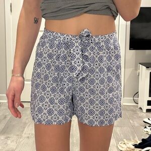 blue & white tie waist flowy shorts